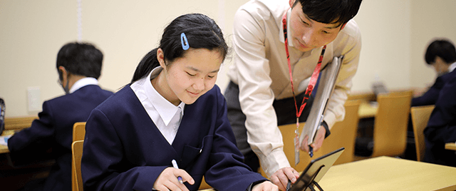 定期面談と専用アプリを使った密な連携